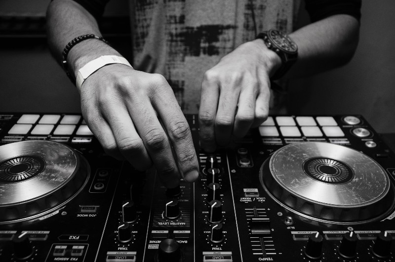 Manos en mixer